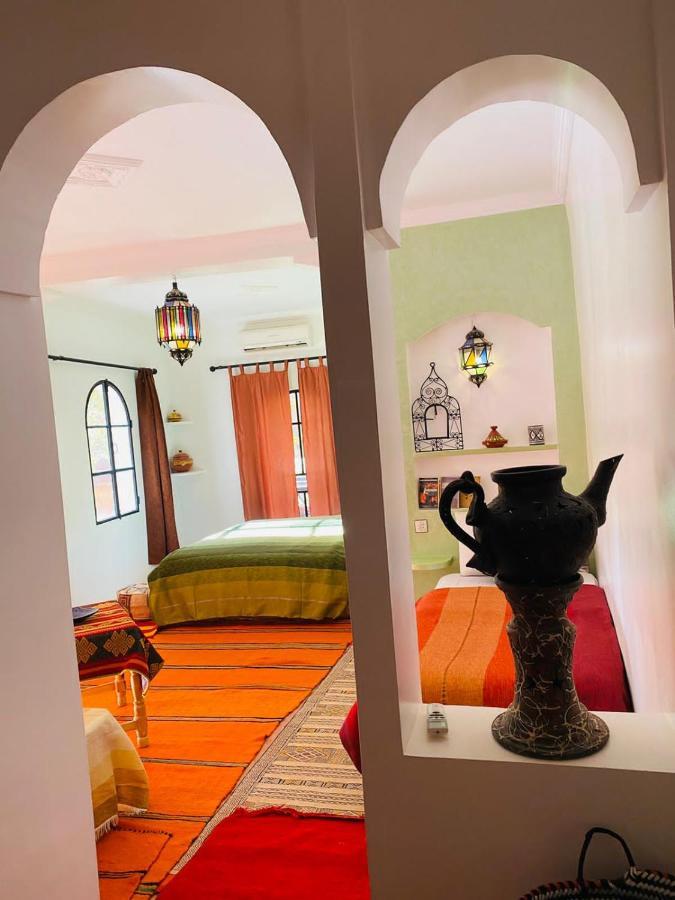 Akhendachou n'Ait Ouffi Auberge Tissadrine מראה חיצוני תמונה