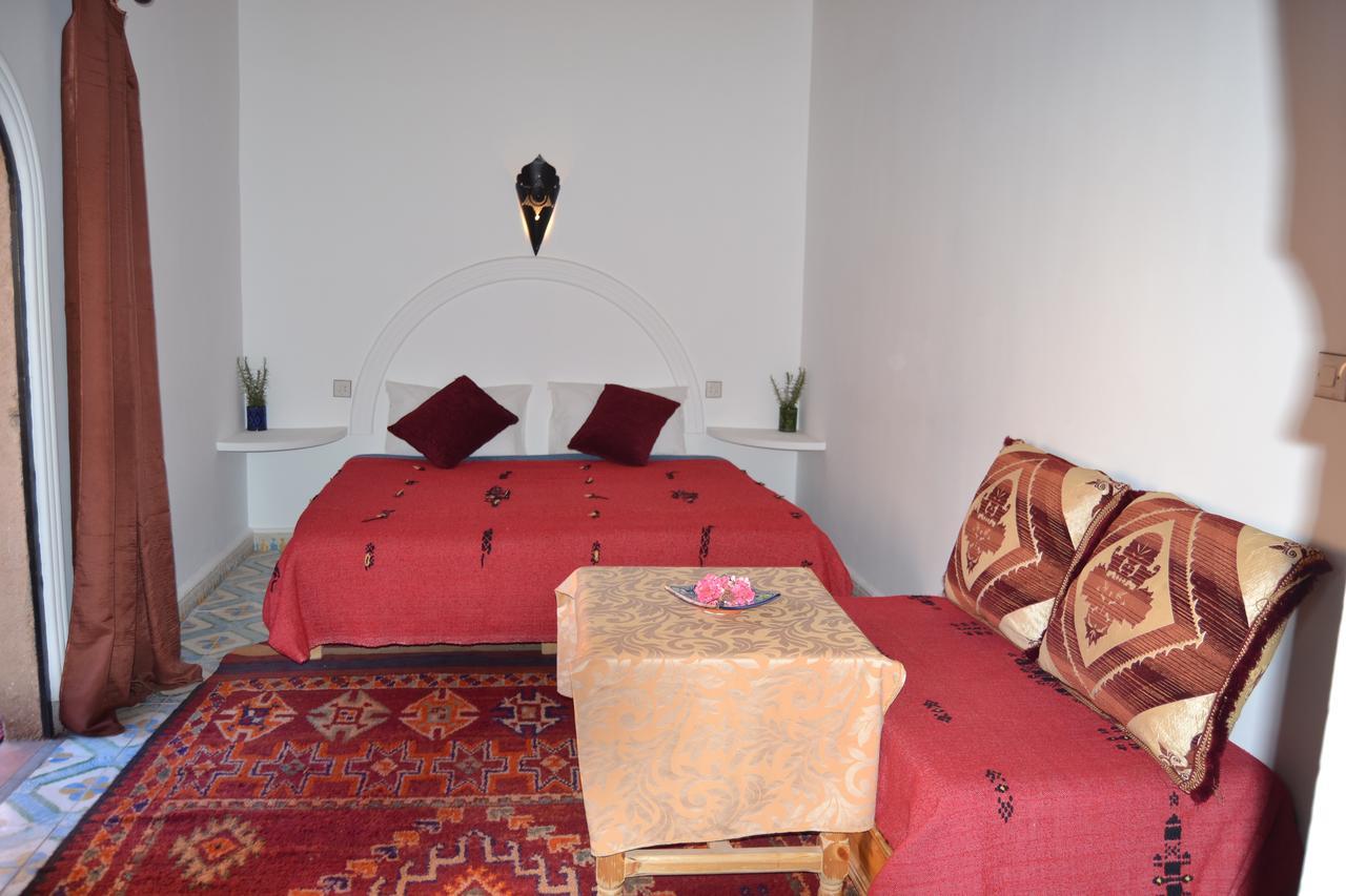 Akhendachou n'Ait Ouffi Auberge Tissadrine מראה חיצוני תמונה
