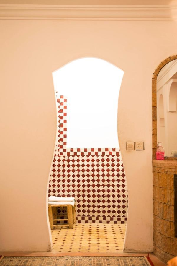 Akhendachou n'Ait Ouffi Auberge Tissadrine מראה חיצוני תמונה